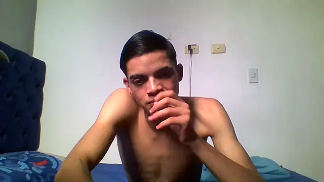 Latinos 2001 online show from June 6, 7:31 pm