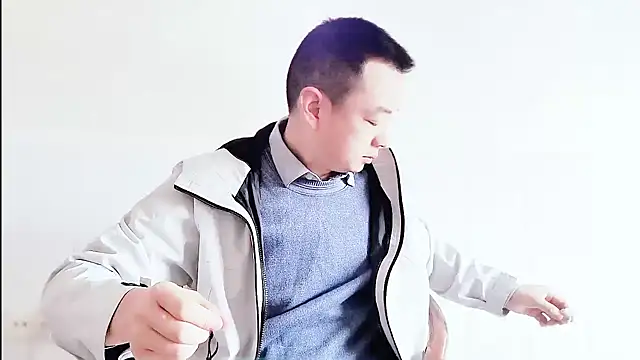 Snapshot of swg176 chatting on October 29, 1:30 am swg176 online show from October 29, 1:30 am