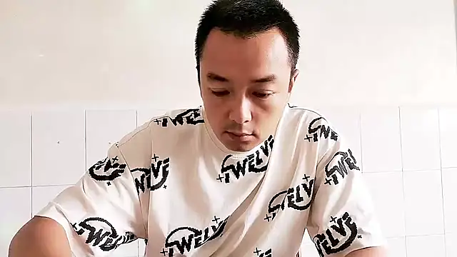 Snapshot of swg176 chatting on September 11, 7:07 am swg176 online show from September 11, 7:07 am