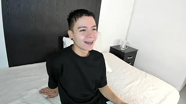 alanblack1 online show from February 7, 11:34 am