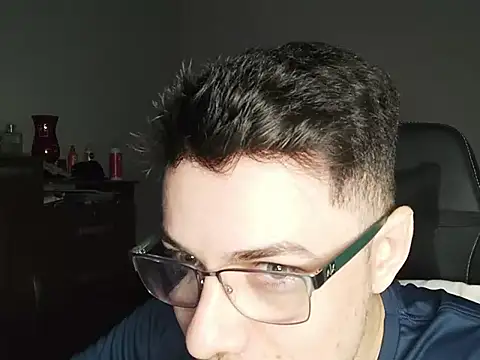 Snapshot of Dyllan__ chatting on October 28, 2:03 am Dyllan   online show from October 28, 2:03 am