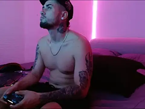 Lliam 2 online show from February 7, 9:04 pm