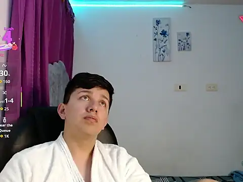 Snapshot of Alan_red chatting on October 23, 12:25 am Alan red online show from October 23, 12:25 am