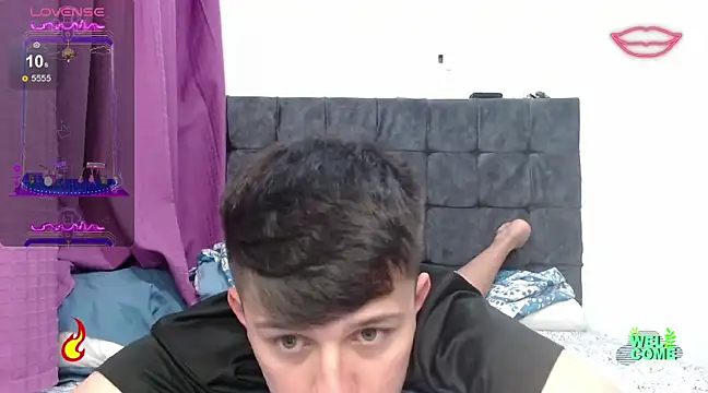 Snapshot of Alan_red chatting on January 25, 1:21 am Alan red online show from January 25, 1:21 am