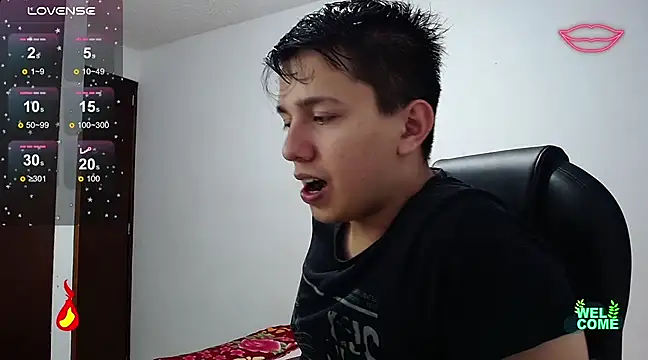 Snapshot of Alan_red chatting on March 17, 1:57 am Alan red online show from March 17, 1:57 am