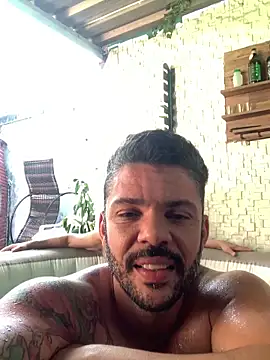 grossocalibre20 online show from April 23, 5:37 pm