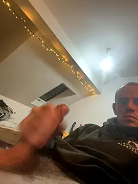 Snapshot of wyattstone chatting on October 28, 11:07 pm wyattstone online show from October 28, 11:07 pm