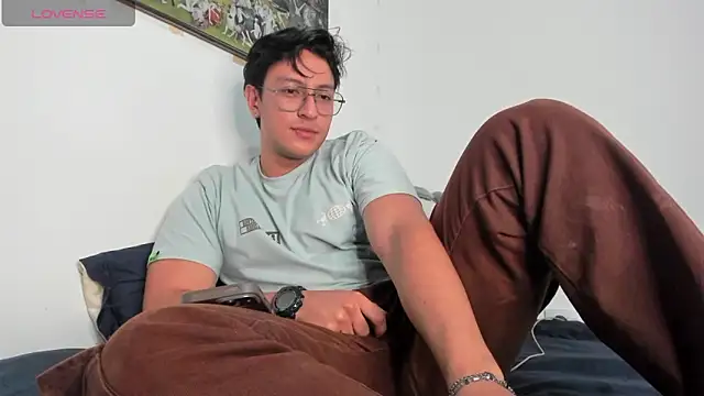 Amon  ashford online show from April 11, 3:35 am