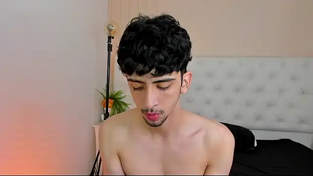 Alezzandro  online show from October 16, 9:23 pm