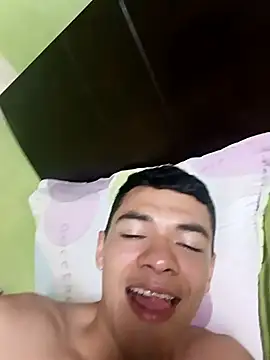 Snapshot of andresiito203 chatting on February 8, 4:47 am andresiito203 online show from February 8, 4:47 am