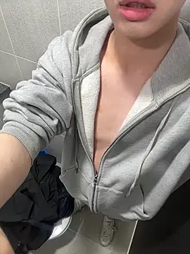 Snapshot of Phil_6677 chatting on February 27, 6:40 am Phil 6677 online show from February 27, 6:40 am