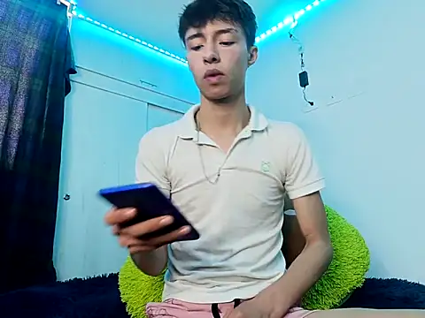 Juanmres online show from October 3, 2:33 pm