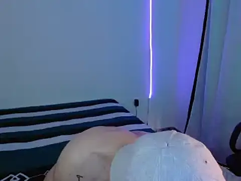 H3ll B0I online show from January 30, 8:21 pm