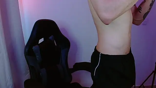 H3ll B0I online show from March 22, 10:04 pm