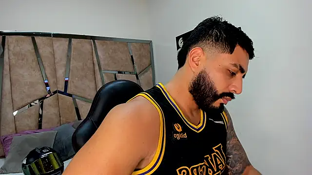 LeandroRusso online show from March 11, 9:15 pm