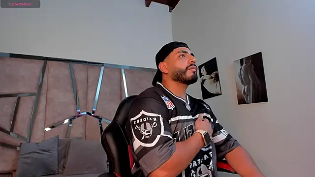 LeandroRusso online show from January 28, 7:32 pm