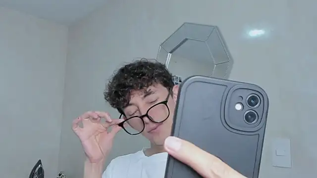 miketwink online show from December 13, 8:26 pm