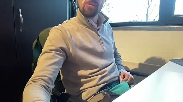 bullyboyy online show from December 4, 3:08 pm