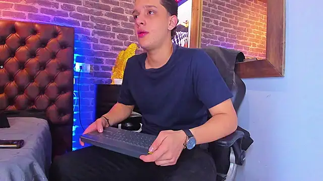 Thomas May4rs online show from February 13, 3:50 am