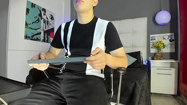 Thomas May4rs online show from March 8, 3:59 am