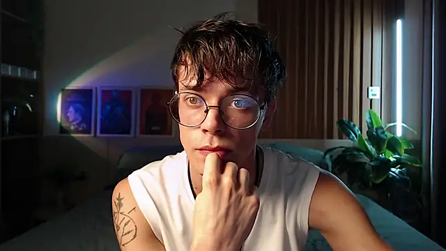 William Henry  online show from April 11, 2:42 pm