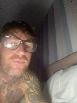 Jamesdeanmcqueen online show from November 4, 11:28 pm