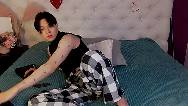 Snapshot of just_gay_ chatting on February 28, 1:36 pm just gay  online show from February 28, 1:36 pm