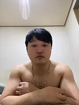 Snapshot of offwhite777 chatting on February 2, 2:13 pm offwhite777 online show from February 2, 2:13 pm