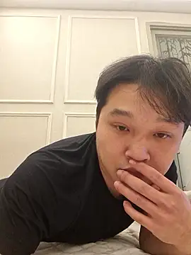 offwhite777 online show from January 11, 1:59 pm