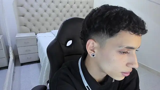 JhoanLeandro online show from January 13, 4:50 am