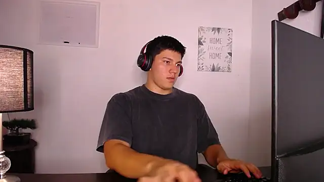 JamesCr  online show from October 4, 4:17 am