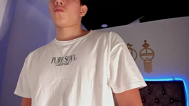 JamesCr  online show from February 26, 3:32 am