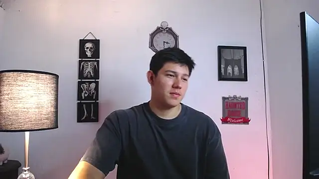 JamesCr  online show from October 24, 2:46 am