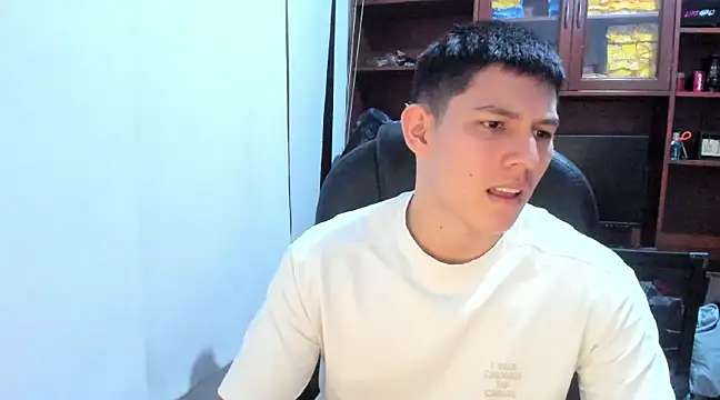 JamesCr  online show from February 22, 9:42 pm