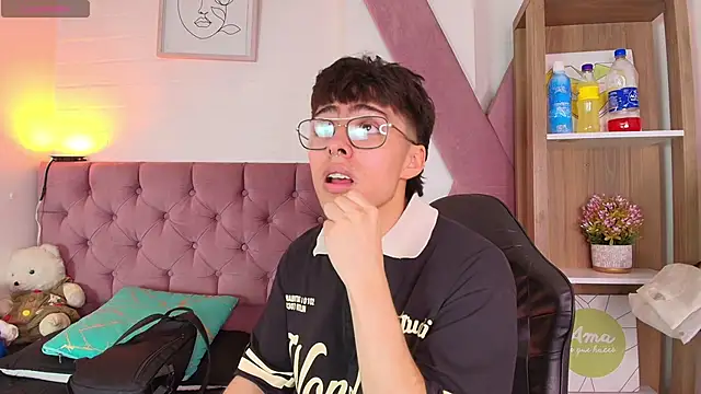 PepperTwink online show from November 14, 5:25 pm