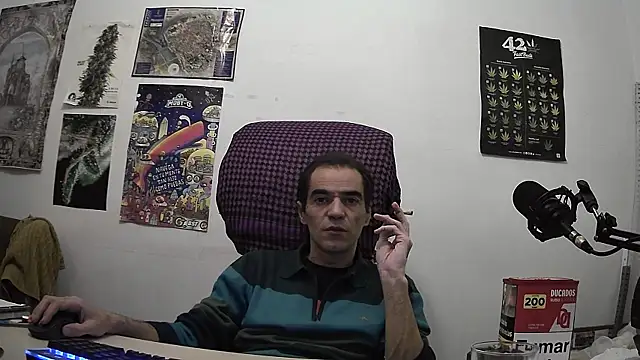 ReyDeBotones online show from April 16, 9:39 pm