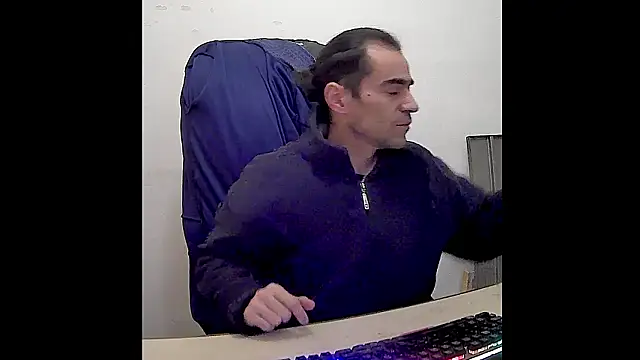 ReyDeBotones online show from March 10, 10:27 pm