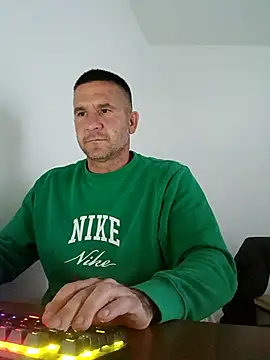 Snapshot of Mister1985 chatting on October 8, 6:34 pm Mister1985 online show from October 8, 6:34 pm