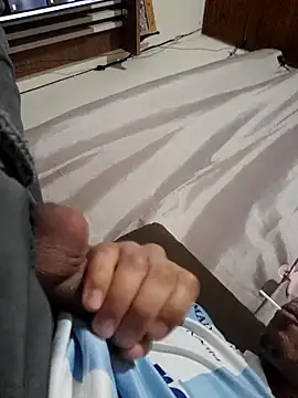 Mineirinho043 online show from March 5, 1:21 am