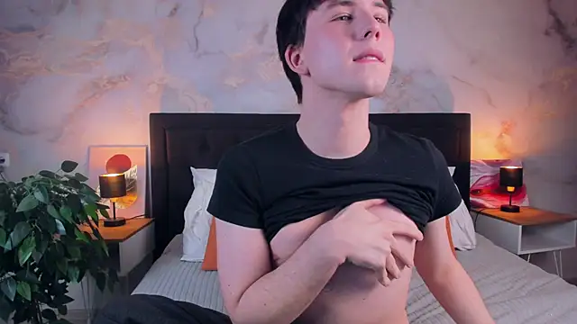 AdrianoAubert online show from November 11, 3:22 am