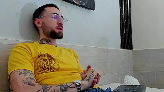 Luke davis01 online show from February 13, 12:43 pm