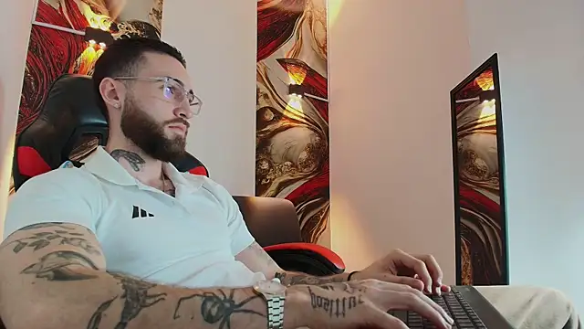 Luke davis01 online show from November 5, 1:35 pm