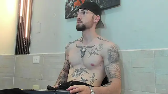 Luke davis01 online show from February 11, 1:09 pm