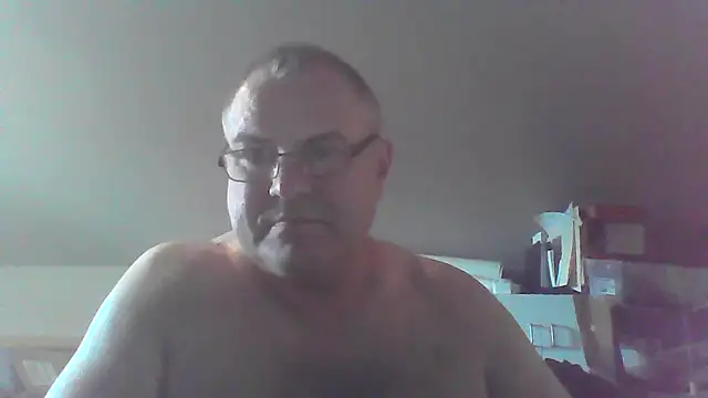 Snapshot of mkestr69 chatting on October 15, 7:43 pm mkestr69 online show from October 15, 7:43 pm