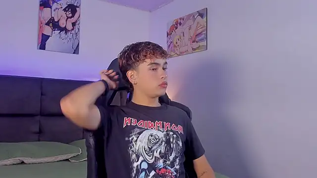 Aiiden 15 online show from October 27, 1:24 pm