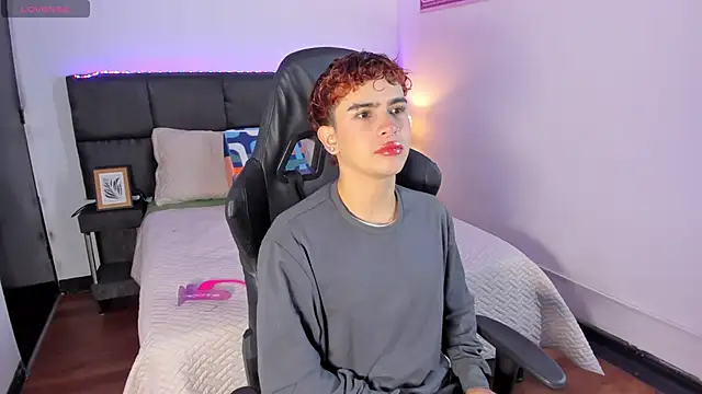 Aiiden 15 online show from November 26, 12:52 pm