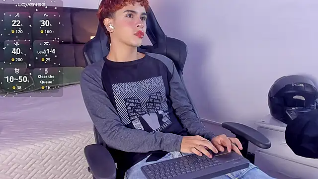 Aiiden 15 online show from September 20, 12:49 pm