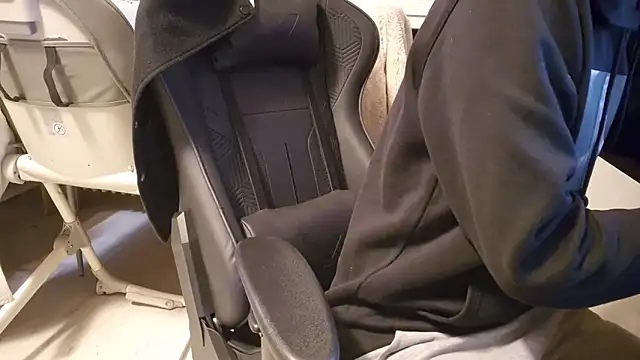 ademandjulia online show from October 10, 6:35 pm