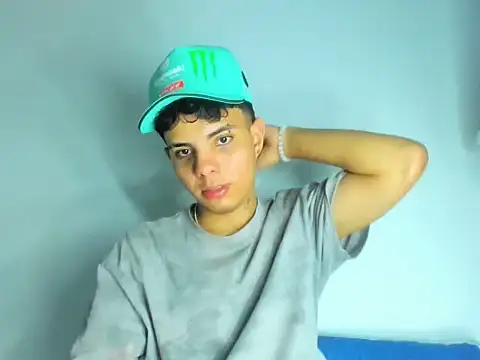 Snapshot of Alessandro_1610 chatting on September 11, 6:45 am Alessandro 1610 online show from September 11, 6:45 am