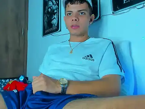 Snapshot of Alessandro_1610 chatting on February 13, 4:54 am Alessandro 1610 online show from February 13, 4:54 am